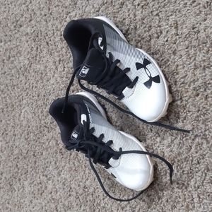 Under Armour little boys baseball cleats size 10